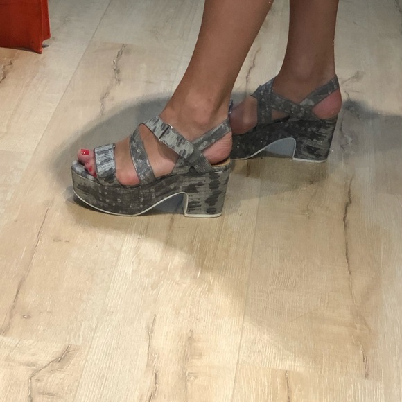 Andrea Gomez snake skin platform sandals - Picture 2 of 5